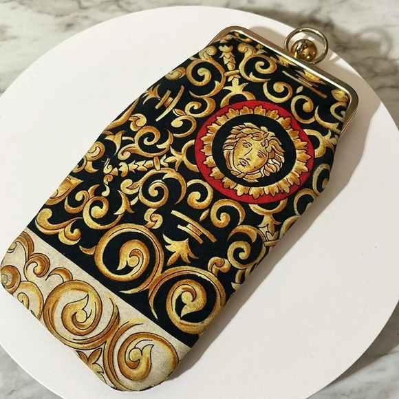 VERSACE VINTAGE UNISEX SUNGLASSES WITH CASE - Picture 14 of 17